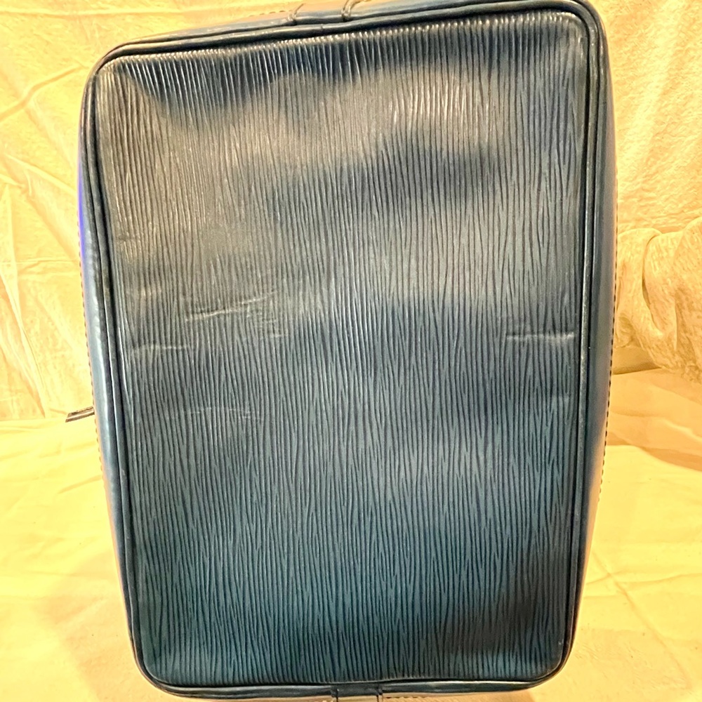Striking Louis Vuitton Blue Epi Noe Bucket/ Shoulder Bag w/ Leather Tie Closure - Picture 9 of 11